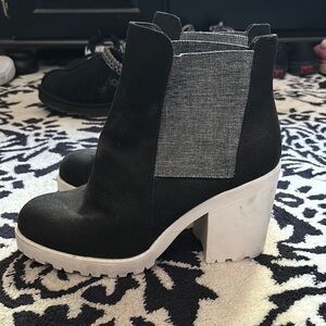 Stylish Black and Gray Women's Ankle Boots